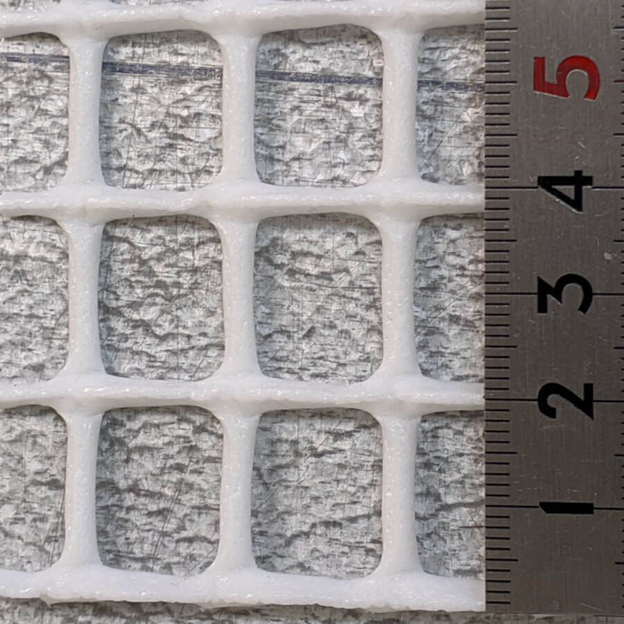 低密度ポリエチレン白色を定規で測っている
