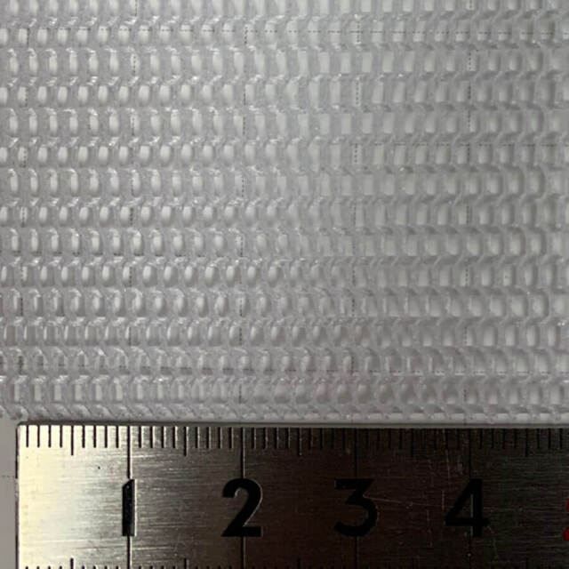 スペーサーネット ナイロン 耐熱110℃｜耐酸性 #8003を定規で測っている