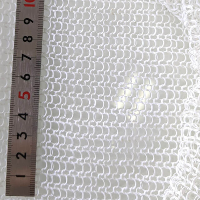テフロンネット 約5mm目 筒状幅:400mmwを定規で測っている