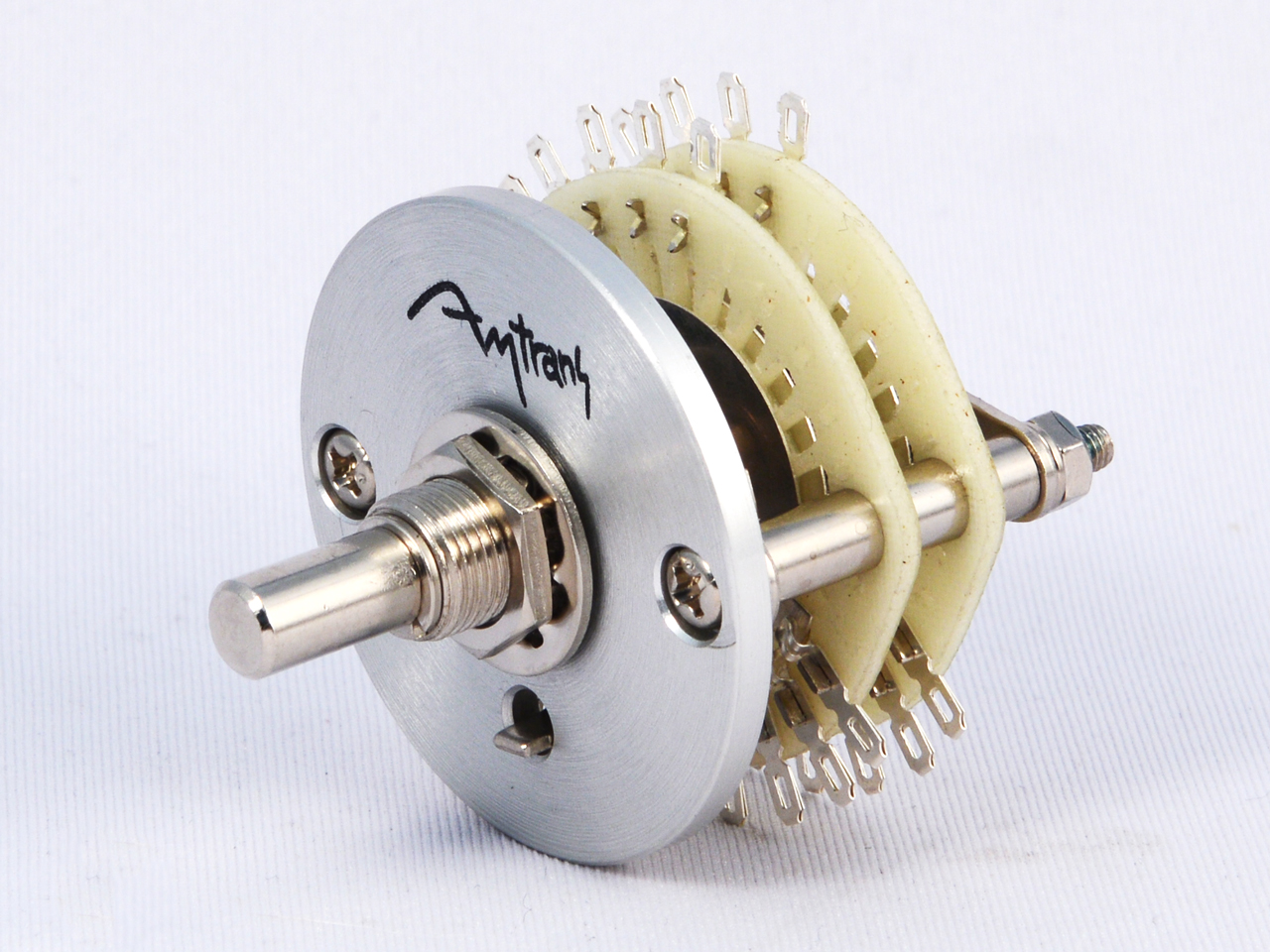 高信頼・高安定オーディオ用切替スイッチ　4接点4回路