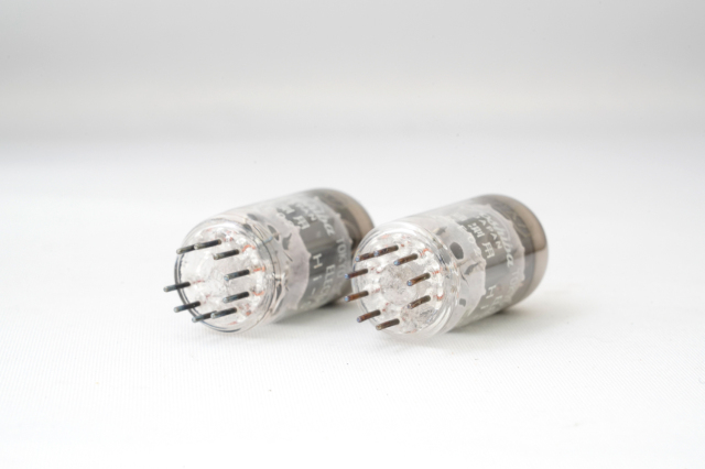 真空管 12AX7 元箱付 新品？ 2本 国産最高峰 東芝 通測用 HI-S 12AX7/ECC83 東芝 通則用Hi-S 1本双極マッチ 真空管PG19