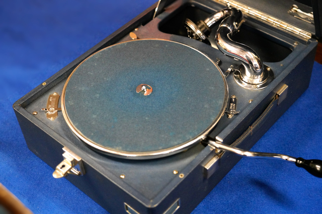 中古】ポータブル蓄音機 