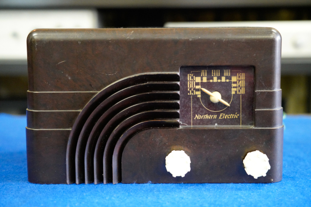 【中古】真空管ラジオ Northern Electric Baby Champ 5000