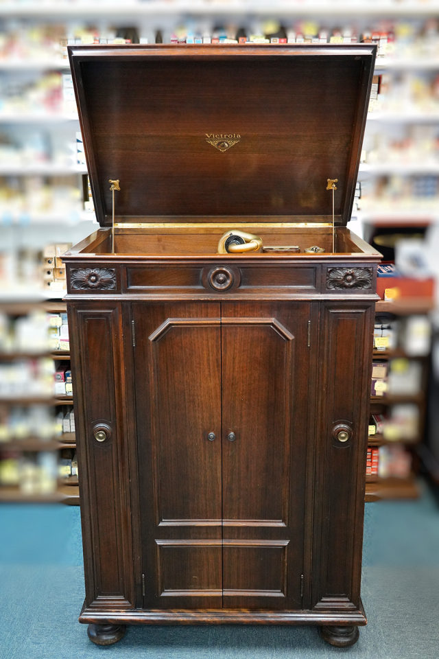 victrola  日本ビクター社製　蓄音機　アンティーク　 中古・送料別】ディスク式蓄音機 ビクトローラ・クレデンザ ビクター