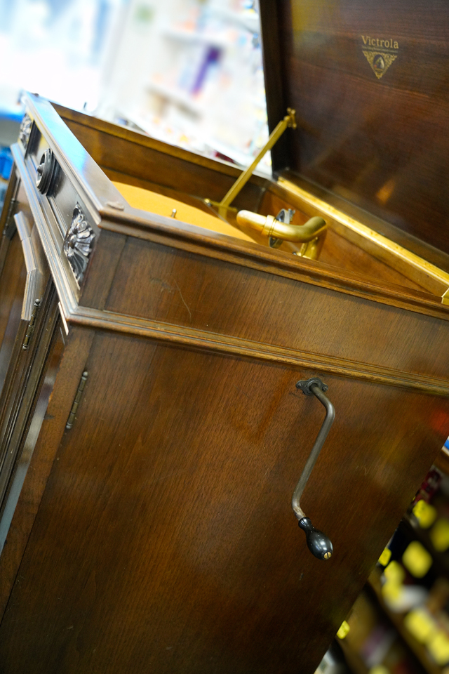 中古・送料別】ディスク式蓄音機 ビクトローラ・クレデンザ ビクター