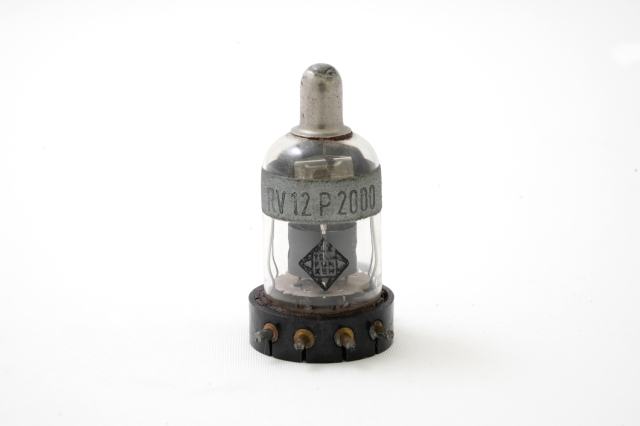 未検査希少管 RV12P2000 TELEFUNKEN