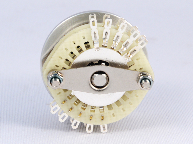 高信頼・高安定オーディオ用切替スイッチ　4接点4回路