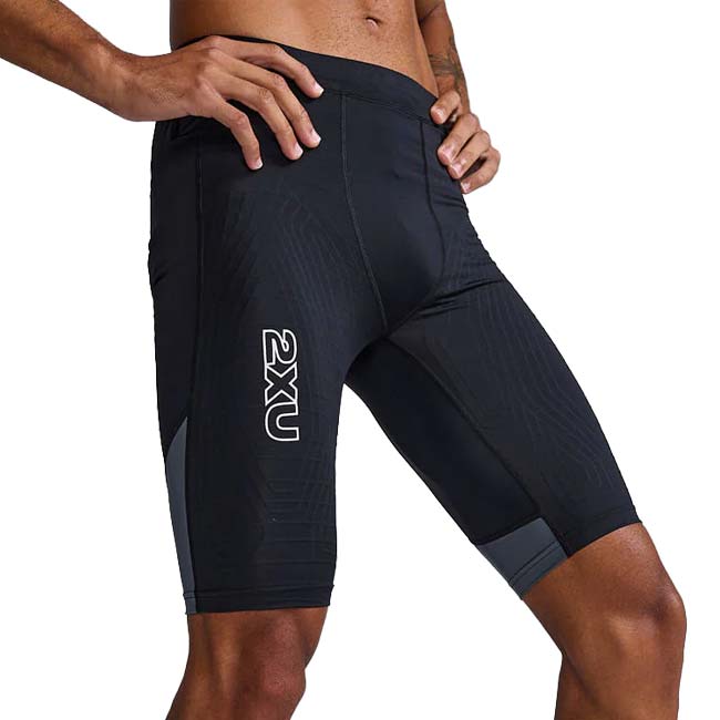 【10％OFFマジッククーポン対象】2XU(ツータイムズユー) 2024 メンズ ライトスピードリアクトコンプレッションショーツ MCSコンプレッションショーツ MA7050B-BLK／WRF(24y9mトレーニング)