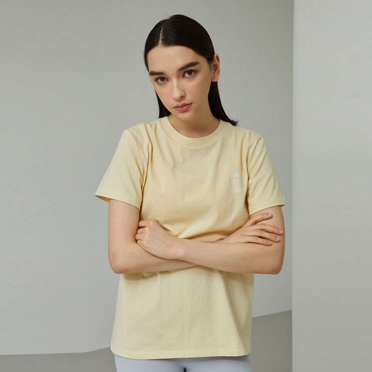 韓国系テニスウェア LOVEFORTY(ラブフォーティ) レディース LOVE FORTY LOGO Tシャツ -イエロー(22y4mテニス)
