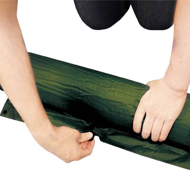 テント泊や車内泊に」Montagna(モンターナ) マクラ付き 自動膨張マット