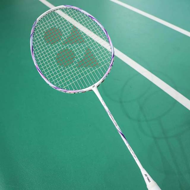 バドミントン】【10mm LONGER】ヨネックス(YONEX) NANOFLARE 111