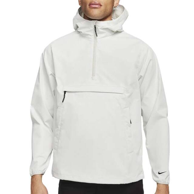 売切りセール！【日本サイズ】ナイキ(NIKE) 2024 SP メンズ アンスクリプテッド レペル ゴルフ フード付きアノラック ジャケット FJ6817-072 L.ボーン×ブラック(24y2mゴルフ)