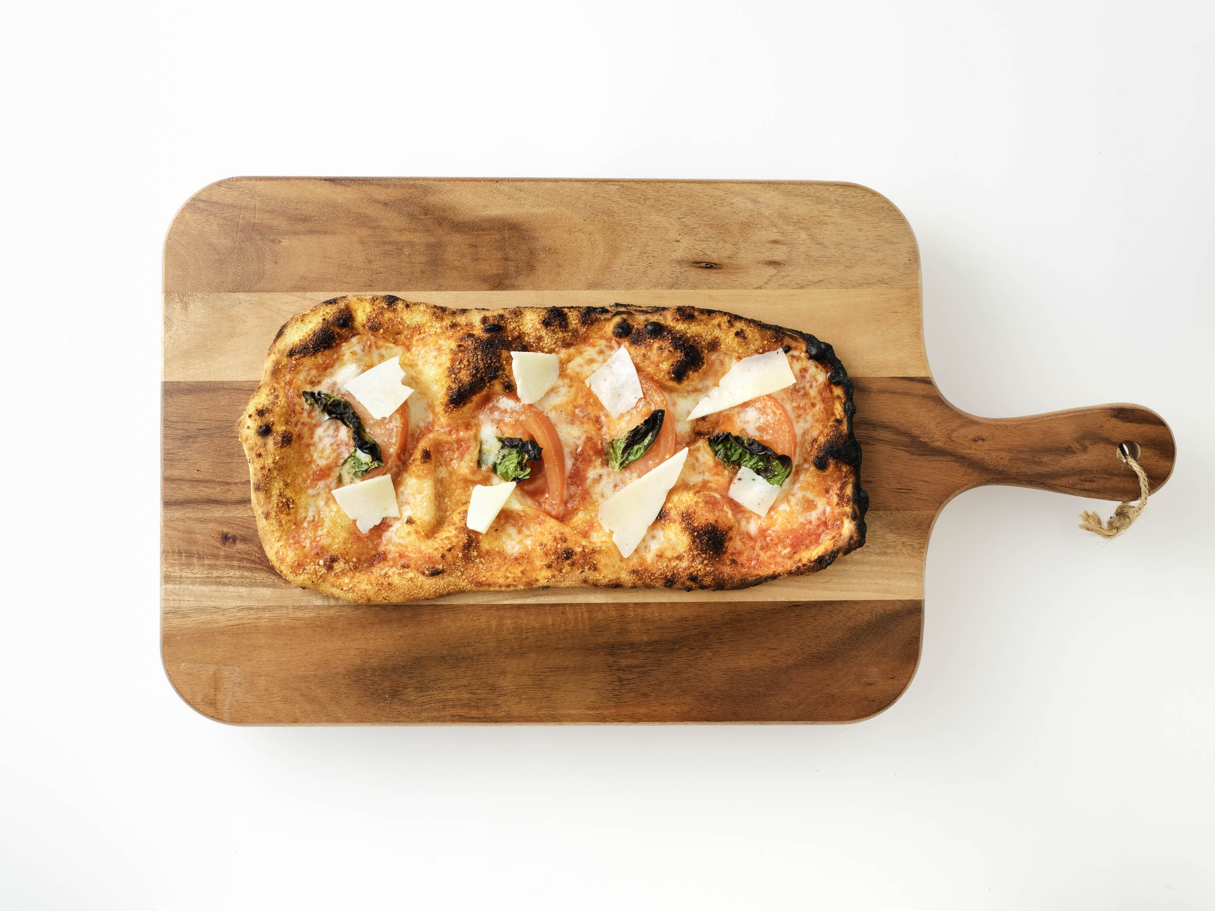 遠野産トマトのマルゲリータピザ