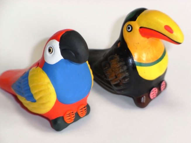 フェアトレードの動物オカリナ ミニオオハシ＆コンゴウインコ