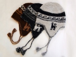 フェアトレードの耳あて付ニット帽チューヨ