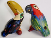 フェアトレードの動物オカリナちょっと大きめオオハシ＆コンゴウインコ