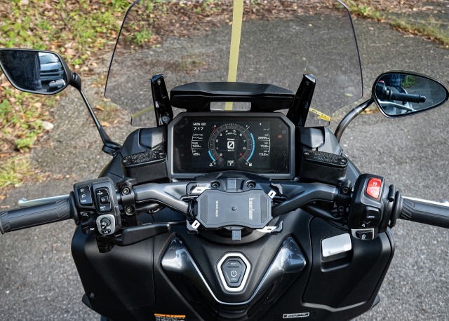 ８～9型TMAX560（2022～現行） スマホマウントステーキットV４ 8～9型TMAX560（2022～現行）スマホマウントステーキットV4