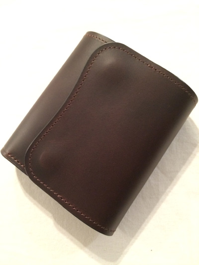 LAST CROPS （ラストクロップス） CASCADE 三つ折り財布 MAREMMA（マレンマレザー）　CHOCO/チョコ・ダークブラウン