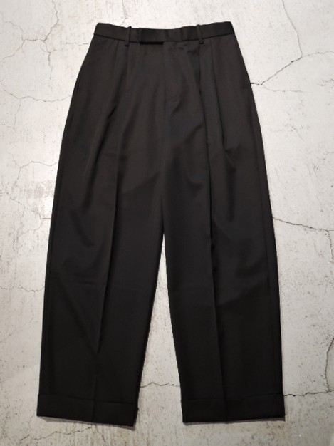 MARKAWARE (マーカウエア) A25C01PT01C オーガニックウール 2/80 ギャバジン ダブルプリーテッドワイドトラウザーズ BLACK