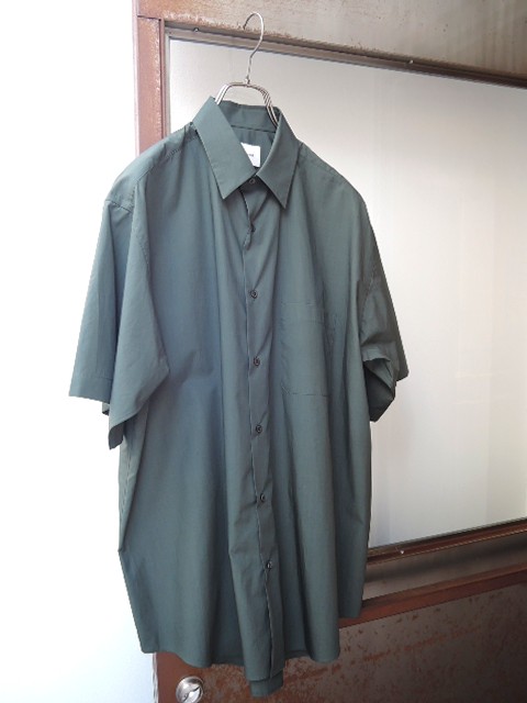 MARKAWARE (マーカウエア) A26B02SH02B オーガニックGIZA80/1タイプライター コンフォートフィット S/SシャツDARK SLATE GREEN