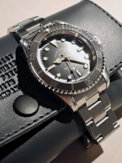 VAGUE WATCH Co. (ヴァーグウォッチカンパニー) ダイバータイプ ステンレスベルト ナイロンベルト付属 GRY FAD