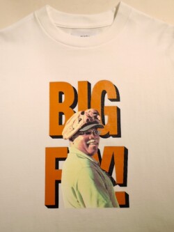 marka (マーカ) M25B43CS01B 40/2天竺 Yuji Takeuchi "glove on the head" フォトプリントTシャツ WHITE