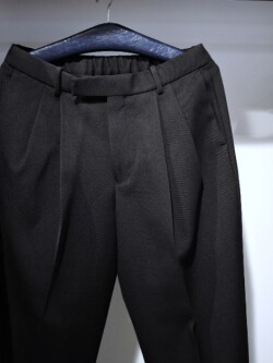 MARKAWARE (マーカウエア) A26A02PT02C ポルワース ハードツイル ダブルプリーテッド セミイージートラウザーズ BLACK