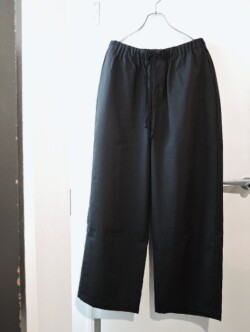 marka (マーカ) M26A11PT01C ウールトロピカルワッシャー ワイドシリンダーフィット イージーパンツ CHAMBRAY BLACK