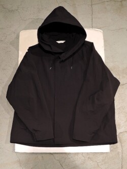 STILL BY HAND (スティルバイハンド) BL03263 ナイロン フーデッドブルゾン BLACK