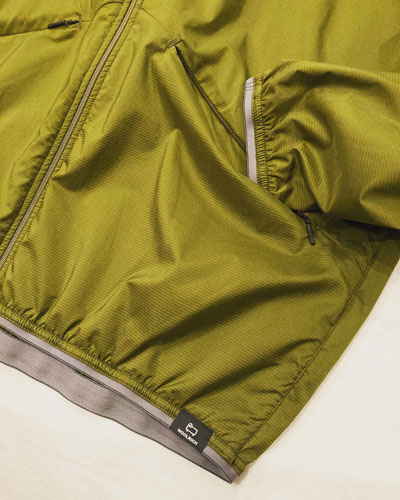 ほぼ未使用 22ss WOOLRICH ナイロンパーカー フーディ オリーブ WOOLRICH (ウールリッチ) HIGH AERATION HOODIE 3.0/WJOU0093 ウィンド