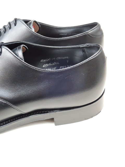 衝撃特価 CHEANEY （チーニー） BLACK パンチドキャップトゥ ASTWELL 靴