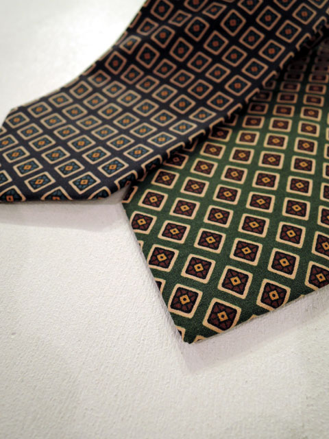 ドレイクス （Drake's） 【新作】 「Diamond Print Silk Tie」 小紋柄