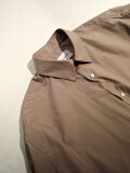 MARKAWARE (マーカウエア)  A25A02SH02C オーガニックGIZA タイプライター コンフォートフィットシャツ KHAKI