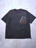 White Mountaineering (ホワイトマウンテニアリング) WM2571505 WIDE POCKET STRIPE T-SHIRT GREEN