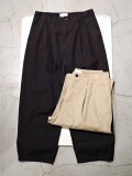STILL BY HAND (スティルバイハンド) PT02261 セルビッチチノ テーパードタックパンツ BLACK-NAVY、BEIGE