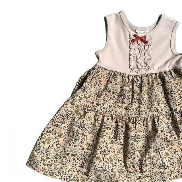 女児ジャンパースカート