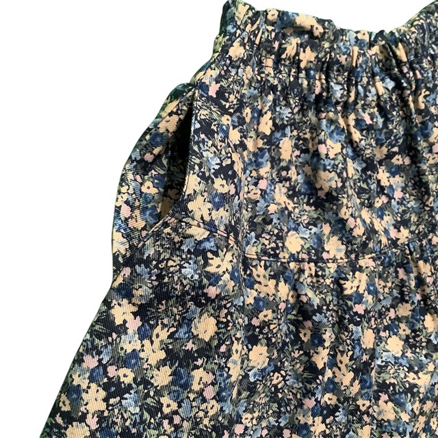 花柄コーデュロイキュロットパンツ