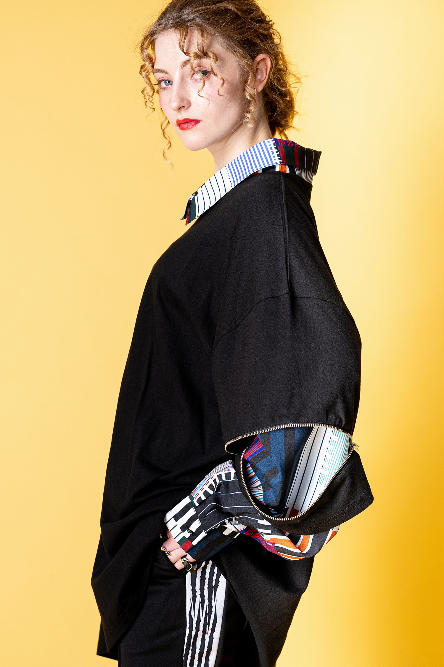 オープンジップフェイクレイヤーストライプ・パッチワーク風シャツ