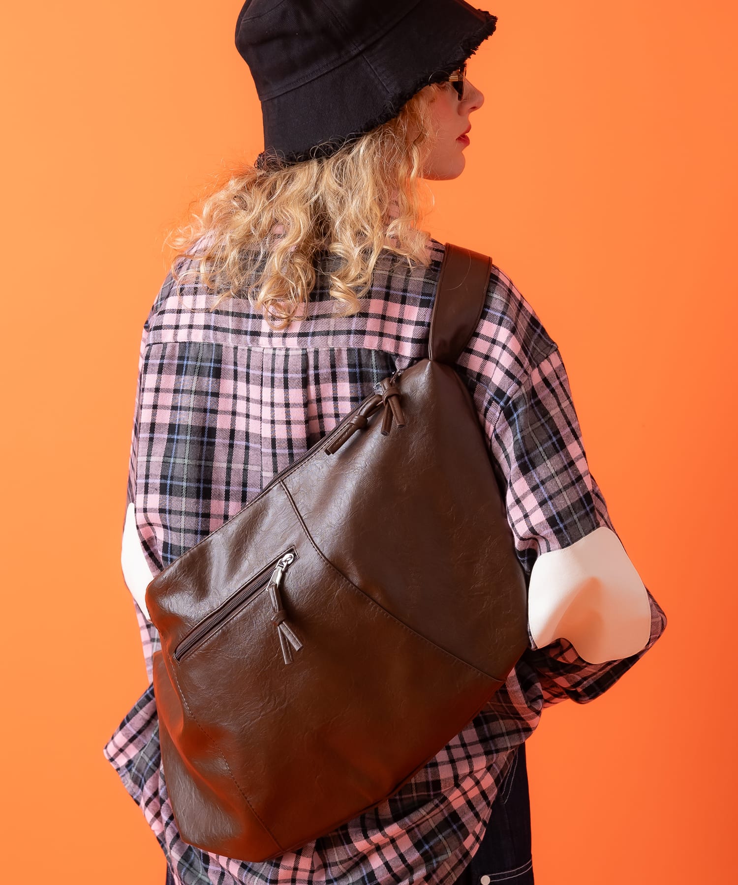 【期間限定 5％OFF】 an meets zakka アンティークタッチ合成皮革ビッグバナナショルダーバッグ