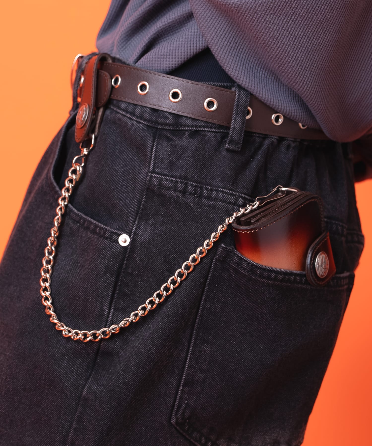 ネイティブ刻印コンチョフラップカウレザーウォレットチェーン付き二