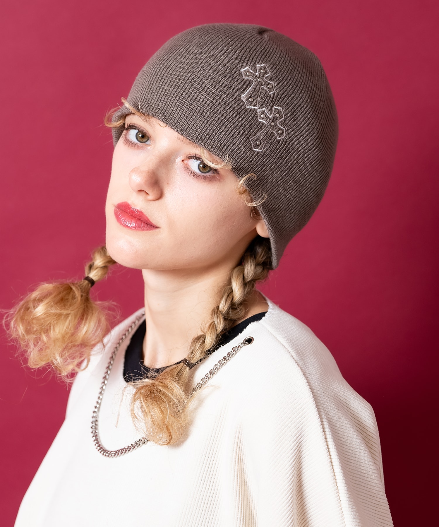 an meets zakka ボールスタッズクロス刺繍ニットビーニー