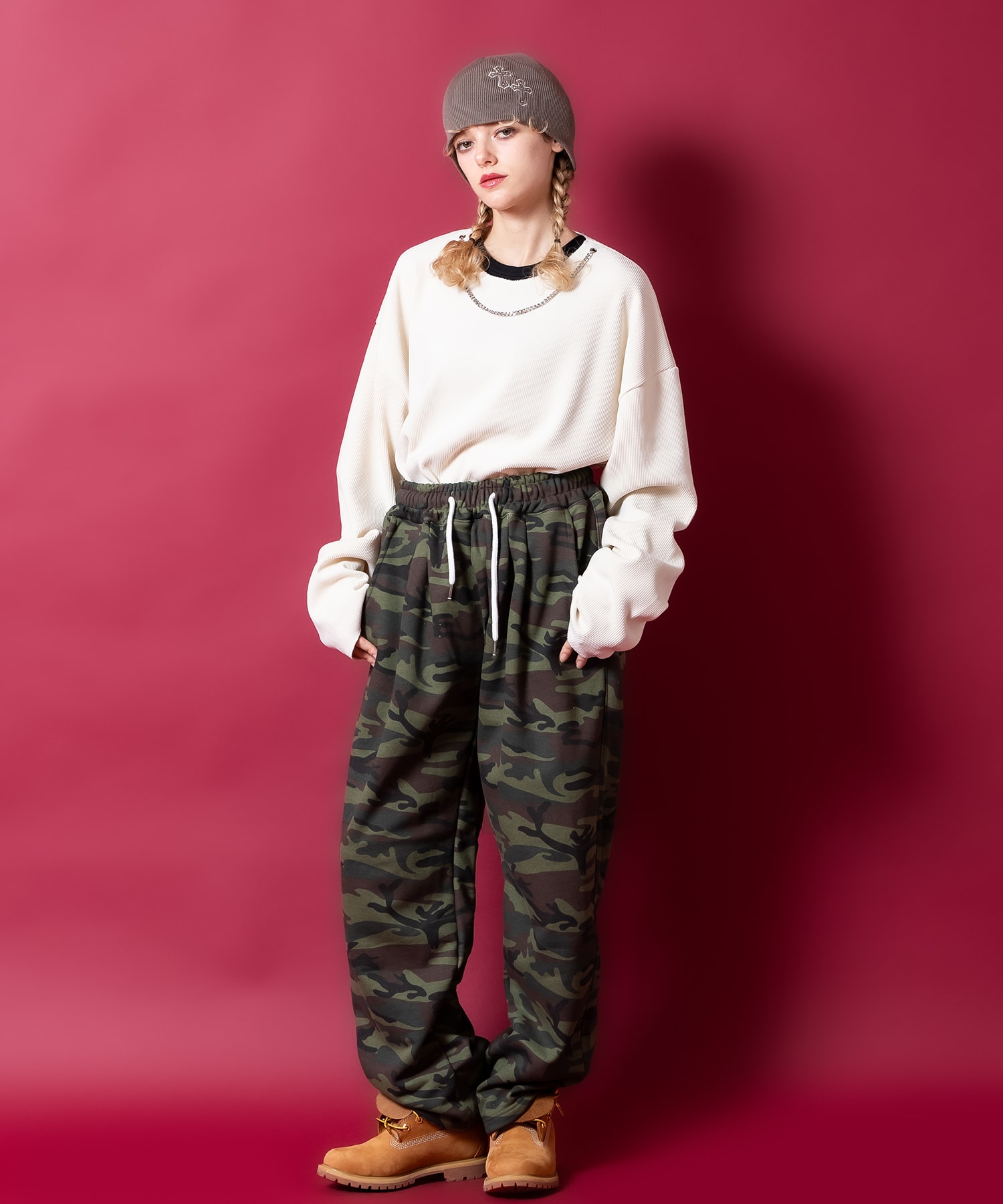 ボールスタッズクロス刺繍ニットビーニー / ユニセックス ニット帽