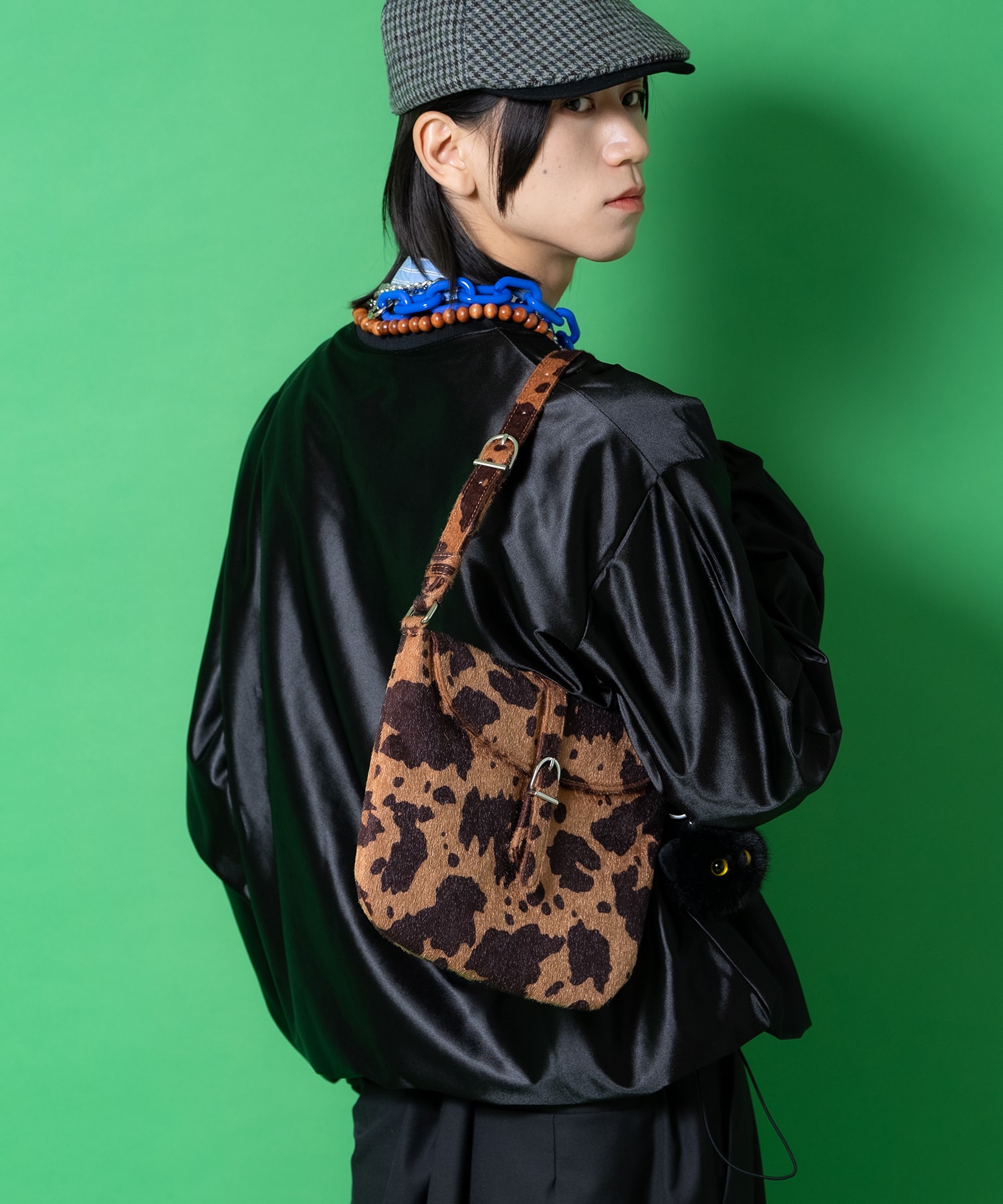 カウ柄ハラコタッチベルトフラップショルダーバッグ / ユニセックス