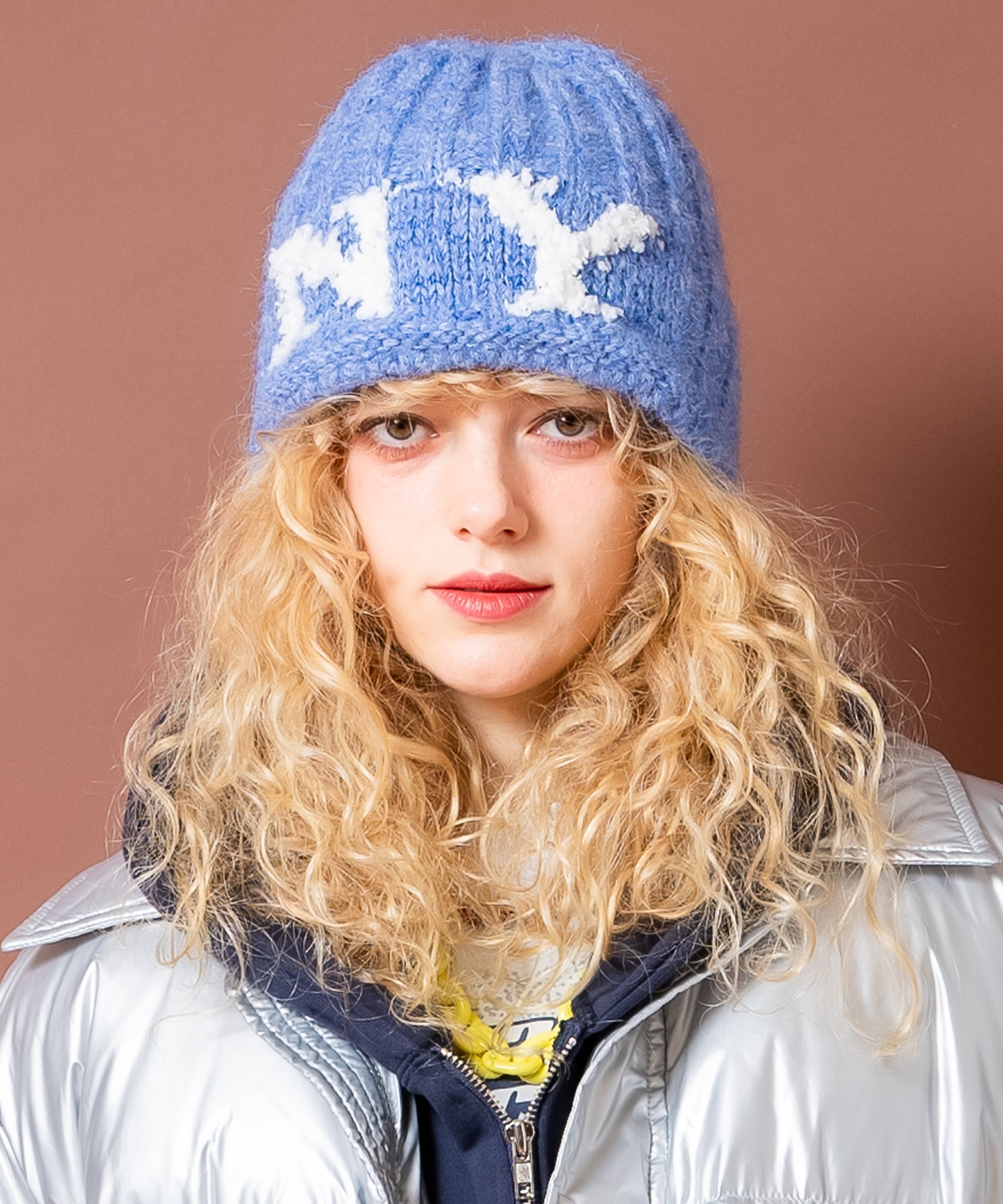 an meets zakka モコモコファーＮＹロゴミックスリブニットビーニー