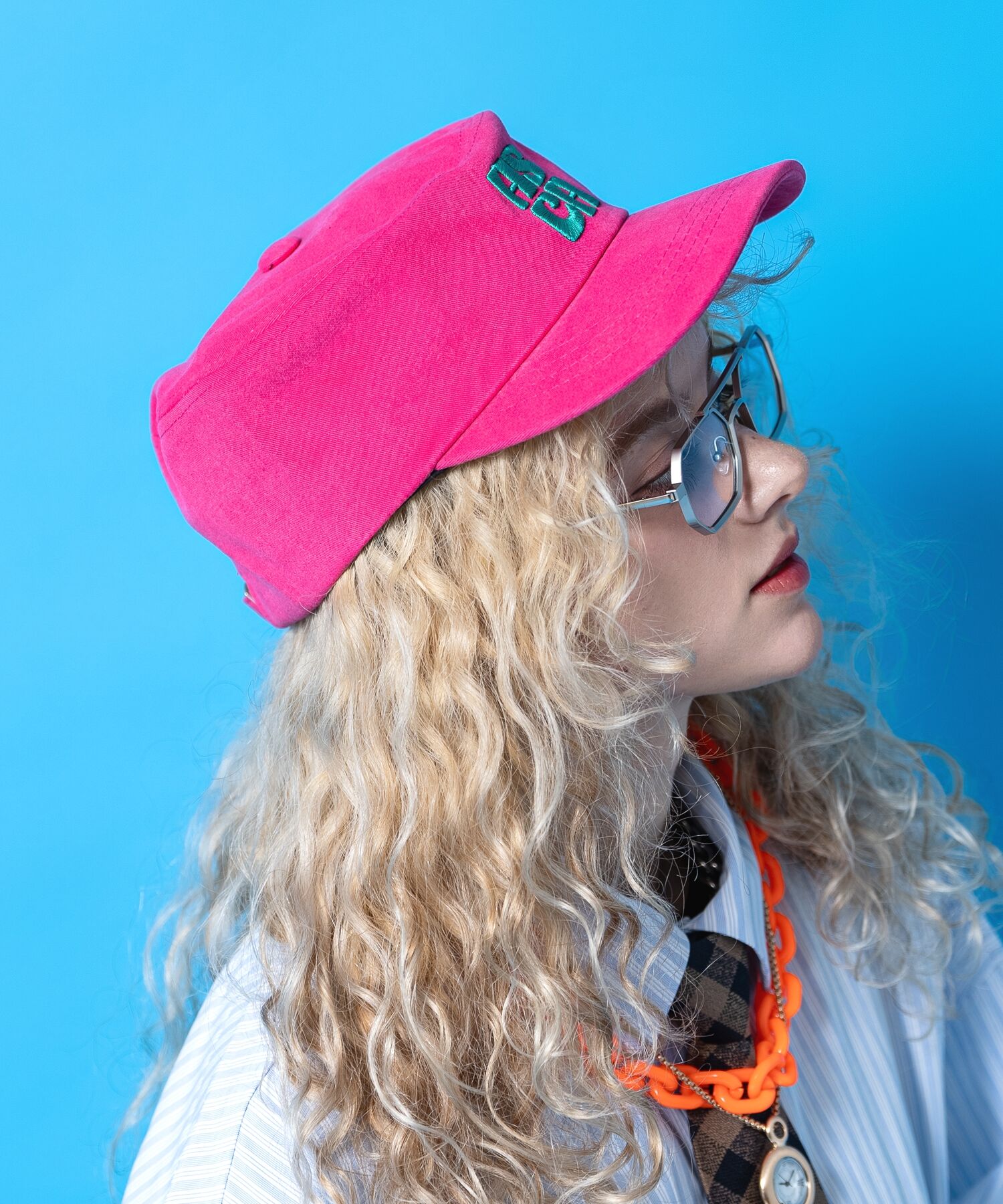 ロゴ刺繍コットンピルボックスキャップ / ユニセックス PILLBOX CAP