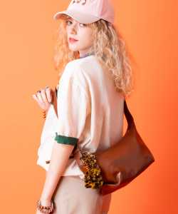 an meets zakka 合成皮革クロワッサンショルダーバッグ