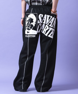 a.p.o.v. バックヒップストリートプリントワイドスウェットパンツ