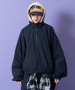 a.p.o.v. スタンドネックオーバーサイズクロップドナイロントラックジャケット