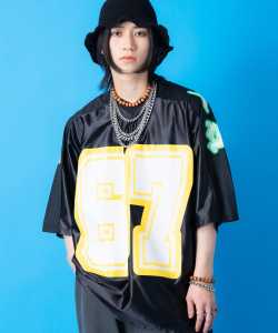 a.p.o.v.  ナンバリングビッグプリントメッシュ切替フットボールシャツ