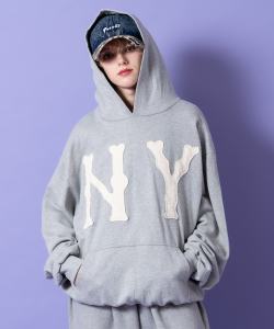 a.p.o.v. ビッグNYワッペンパッチングオーバーサイズプルオーバーパーカー